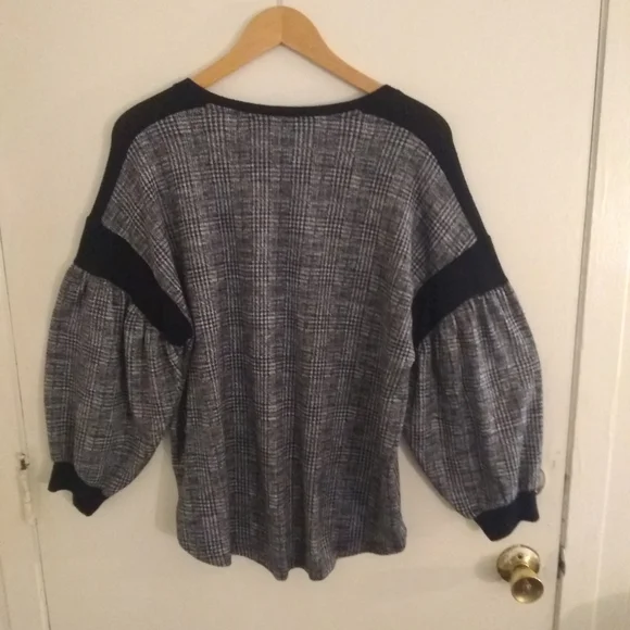 Bobeau Top - Picture 2 of 4